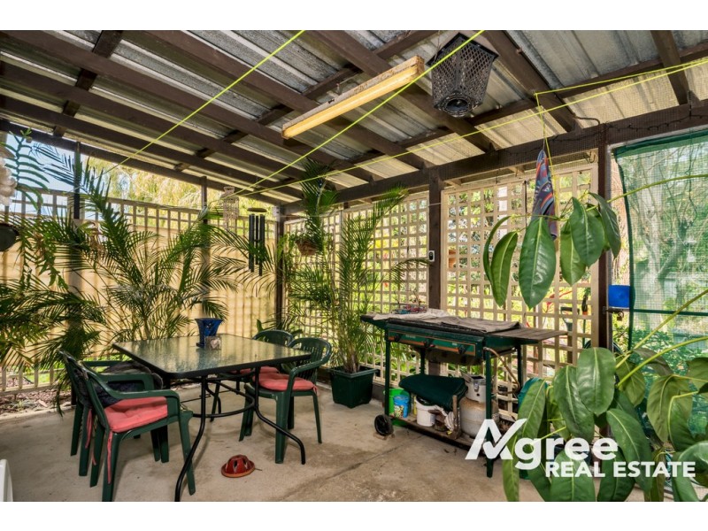 6 Amies Street, Beachmere QLD 4510