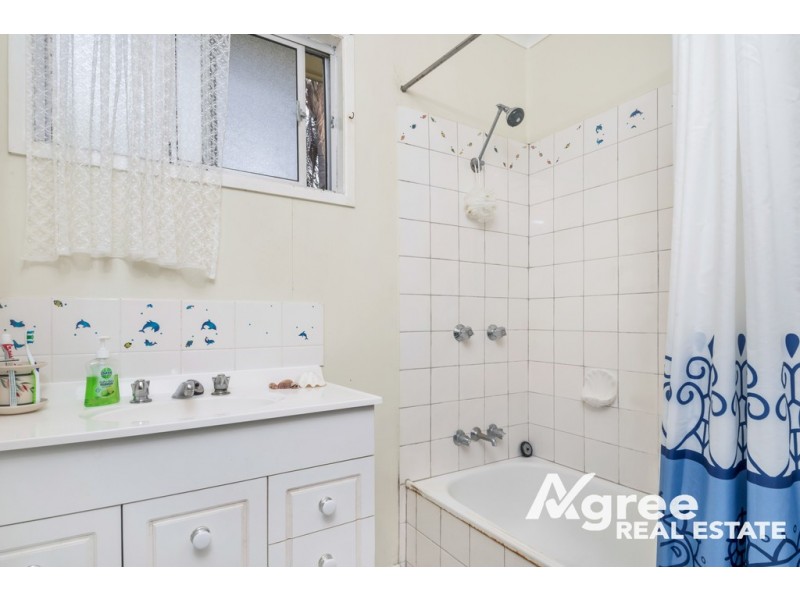 6 Amies Street, Beachmere QLD 4510