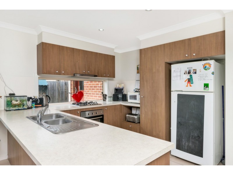 24 Broadleaf Place, Ningi QLD 4511