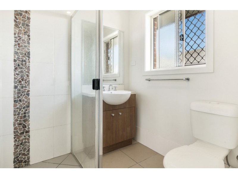 24 Broadleaf Place, Ningi QLD 4511
