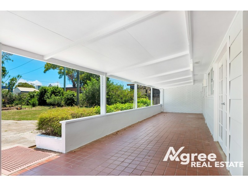 871 Beachmere Road, Beachmere QLD 4510