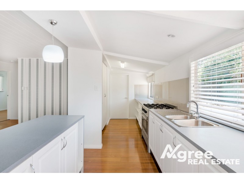 871 Beachmere Road, Beachmere QLD 4510