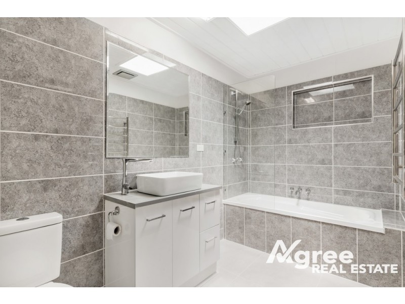 871 Beachmere Road, Beachmere QLD 4510