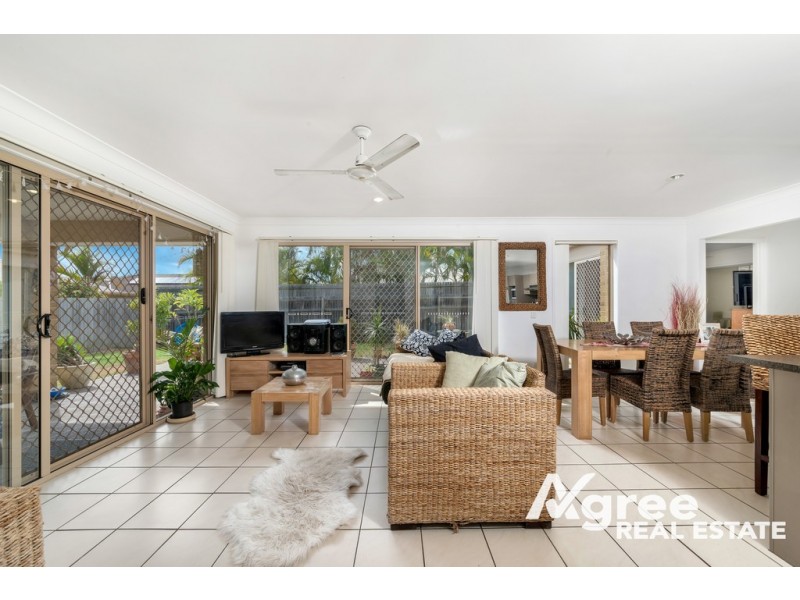 305 Bestmann Road, Sandstone Point QLD 4511