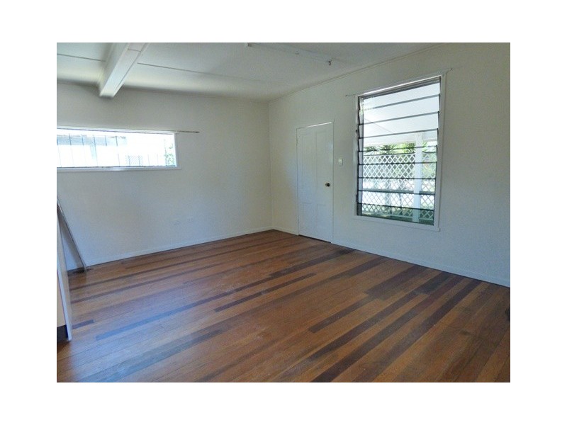 4 Lalroy Street, Beachmere QLD 4510