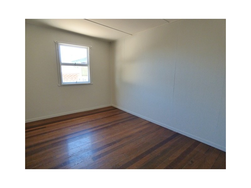 4 Lalroy Street, Beachmere QLD 4510