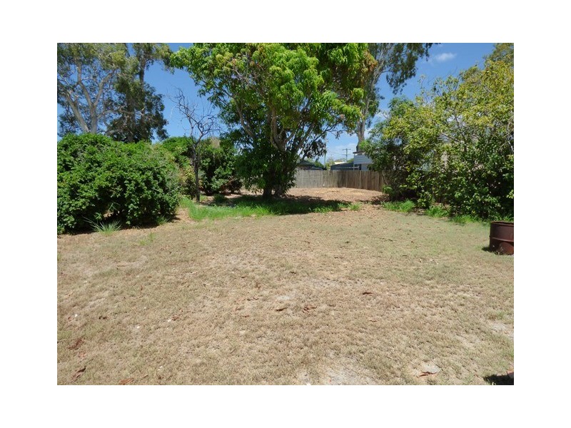 4 Lalroy Street, Beachmere QLD 4510