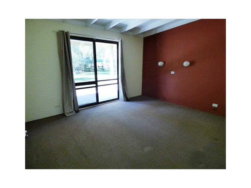 274 Bishop Road, Beachmere QLD 4510