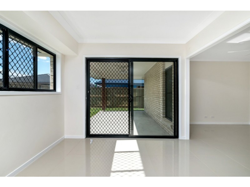 14 Grasstree Place, Ningi QLD 4511