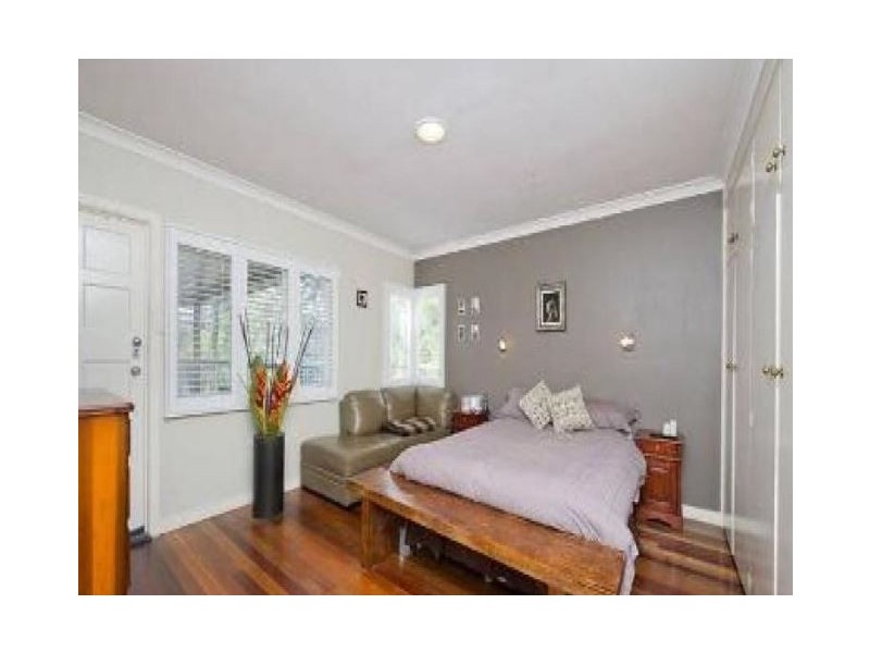 90 Simpsons Road, Bardon QLD 4065