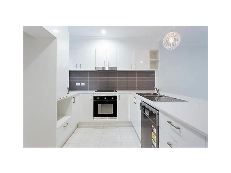 2/4-6 Regina Avenue, Ningi QLD 4511