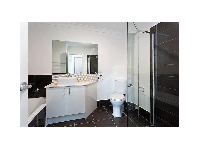 2/4-6 Regina Avenue, Ningi QLD 4511