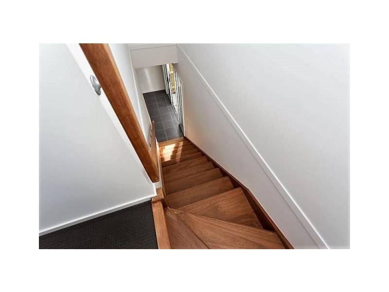 2/4-6 Regina Avenue, Ningi QLD 4511