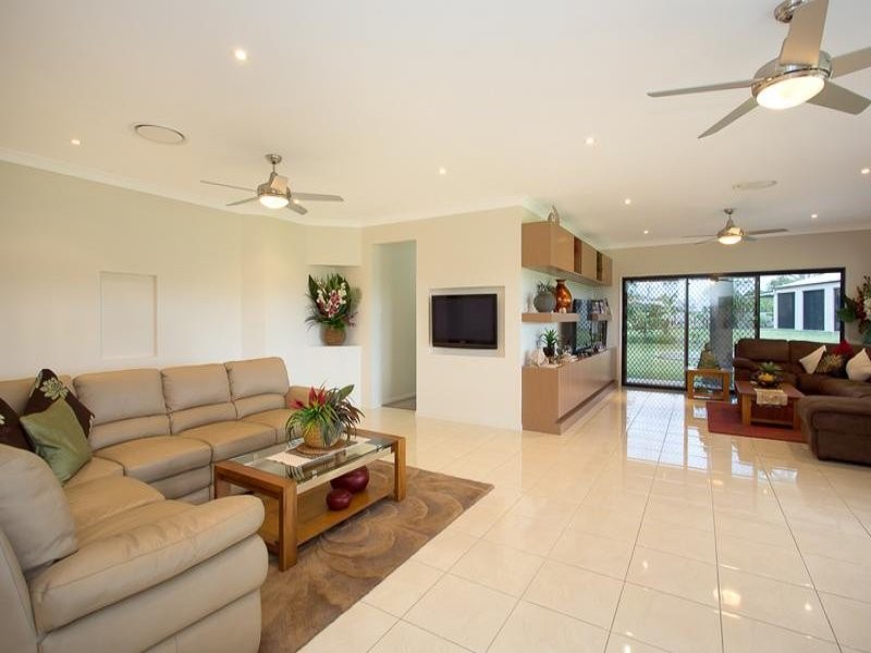 25 Barr Place, Ningi QLD 4511