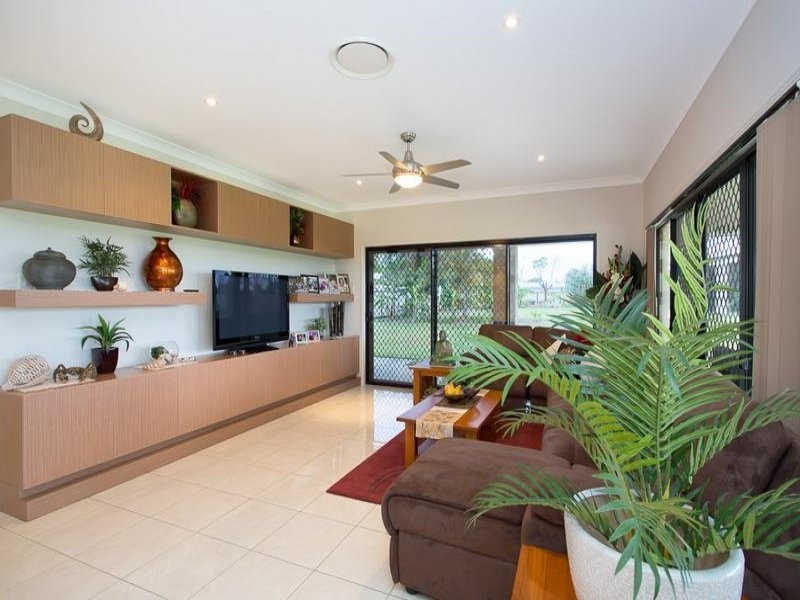 25 Barr Place, Ningi QLD 4511