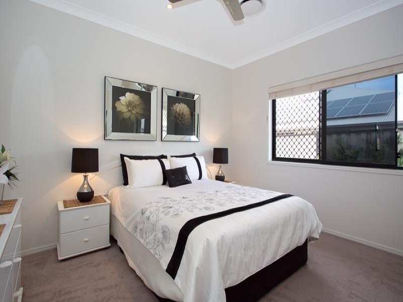 25 Barr Place, Ningi QLD 4511