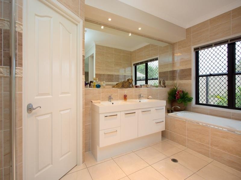 25 Barr Place, Ningi QLD 4511