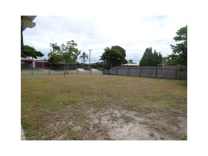 6 Moatah Street, Beachmere QLD 4510