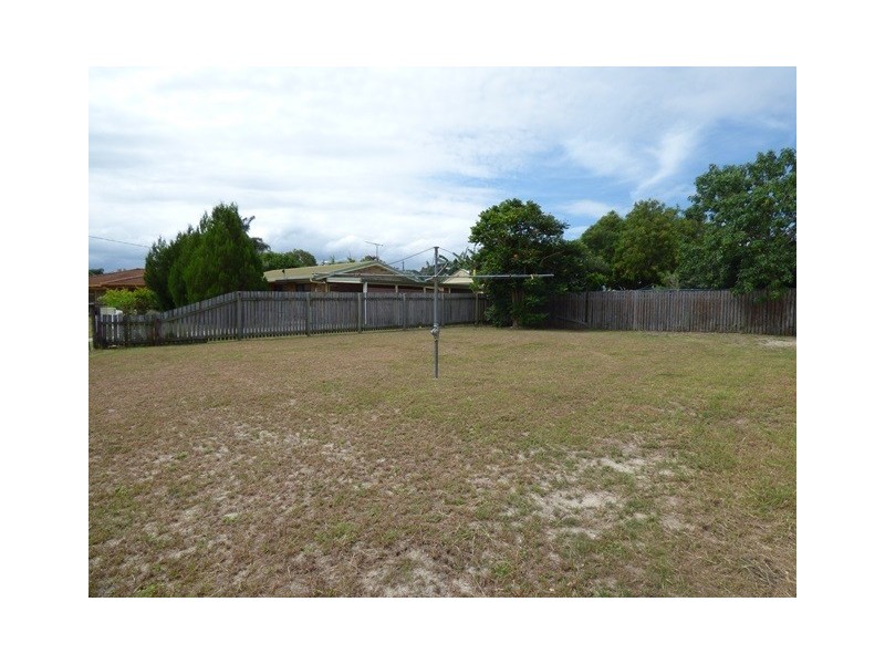6 Moatah Street, Beachmere QLD 4510