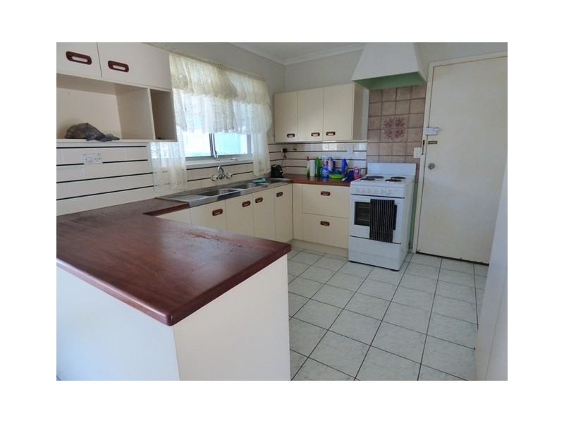 20 Fiona Street, Beachmere QLD 4510