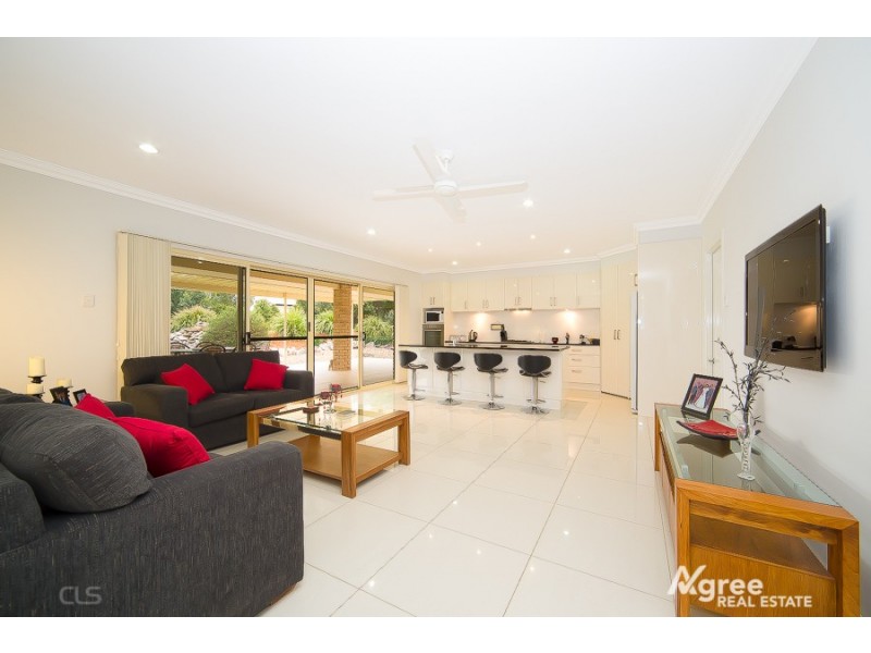1-5 Barr Place, Ningi QLD 4511