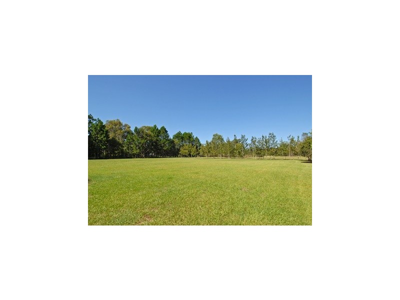 118 Bellay Road, Beachmere QLD 4510