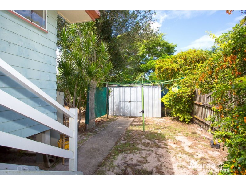 2 Dwyer Street, Beachmere QLD 4510
