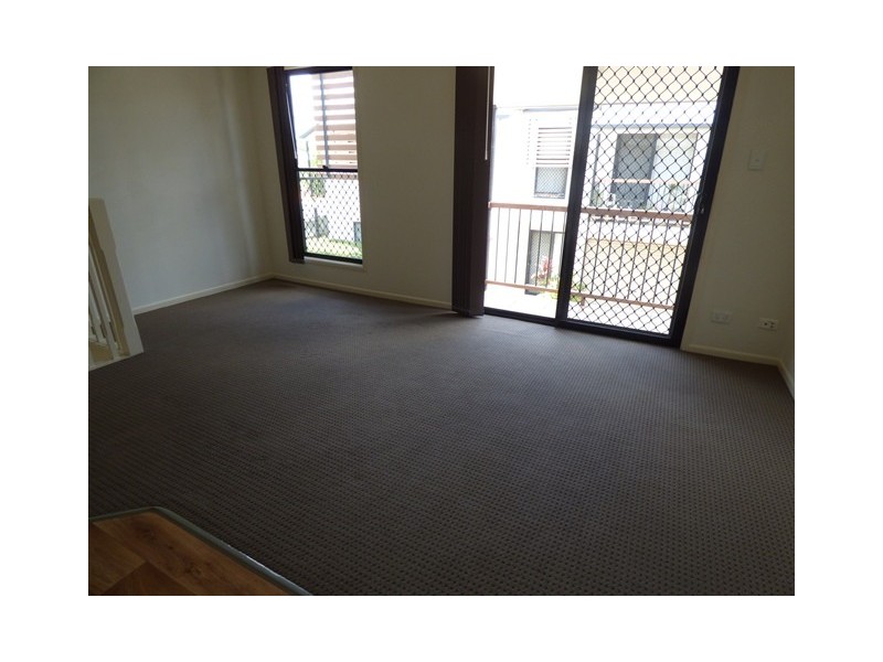 2/17 Lower King Street, Caboolture QLD 4510