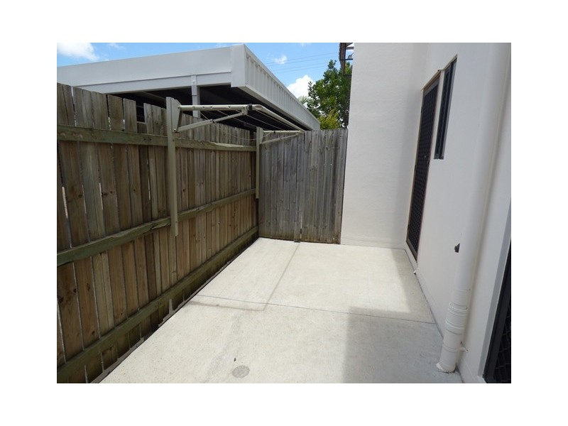 2/17 Lower King Street, Caboolture QLD 4510