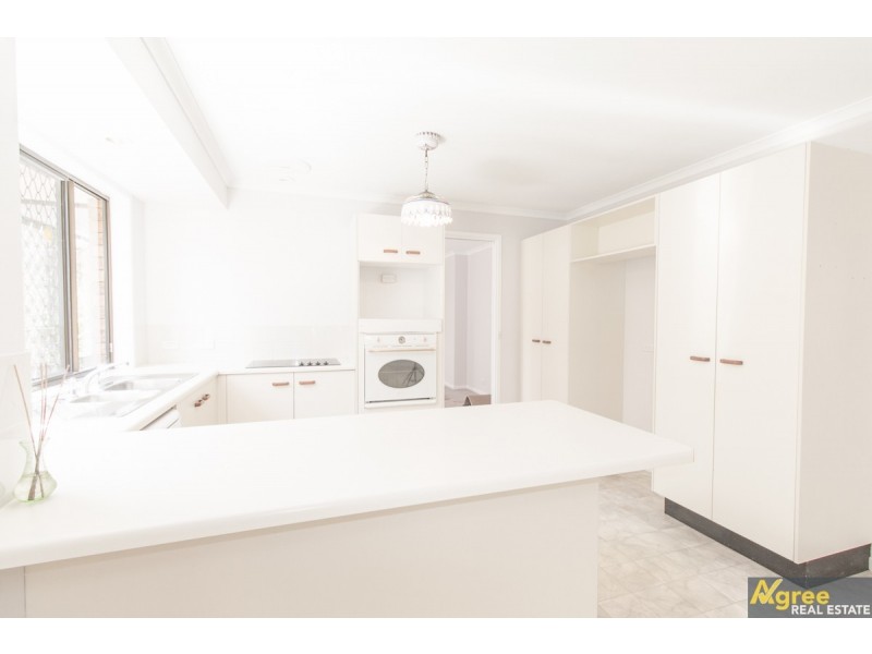 8 Bernborough Way, Ningi QLD 4511