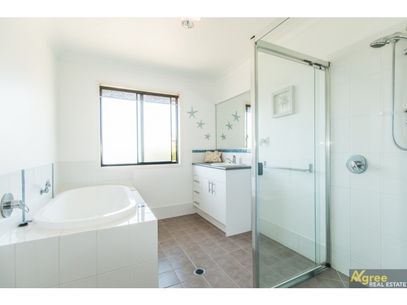 13 Scaroni Court, Ningi QLD 4511