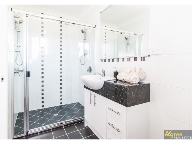 13 Scaroni Court, Ningi QLD 4511