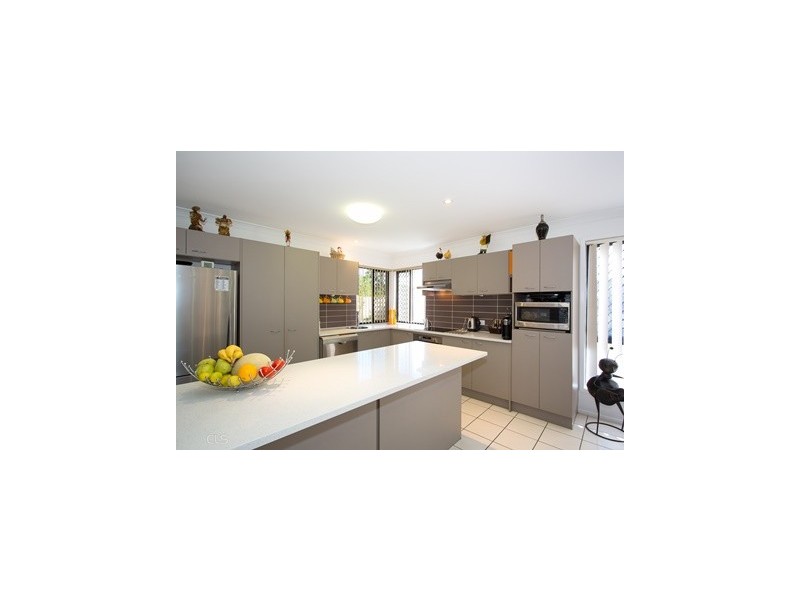 303 Bestmann Road, Sandstone Point QLD 4511