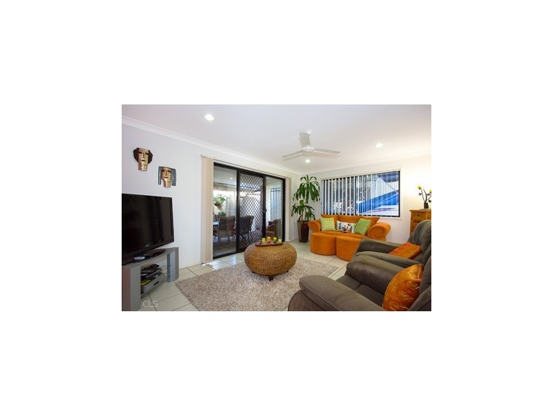 303 Bestmann Road, Sandstone Point QLD 4511