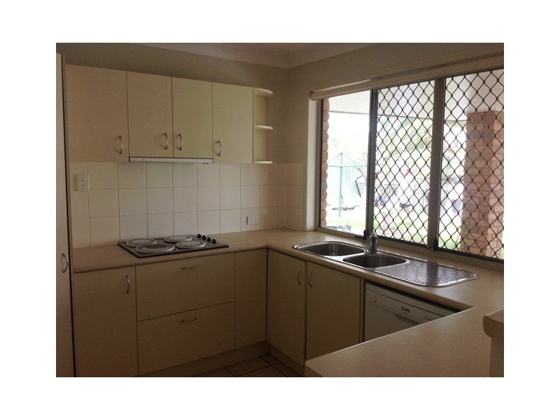 86 Biggs Avenue, Beachmere QLD 4510