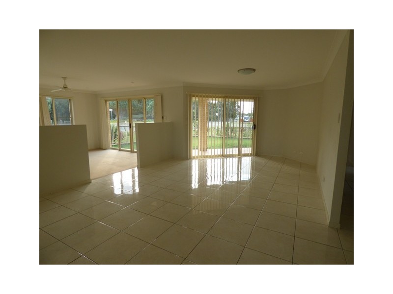 281 Bestmann Road, Sandstone Point QLD 4511