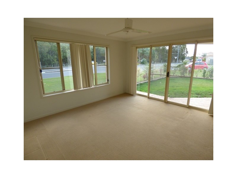 281 Bestmann Road, Sandstone Point QLD 4511