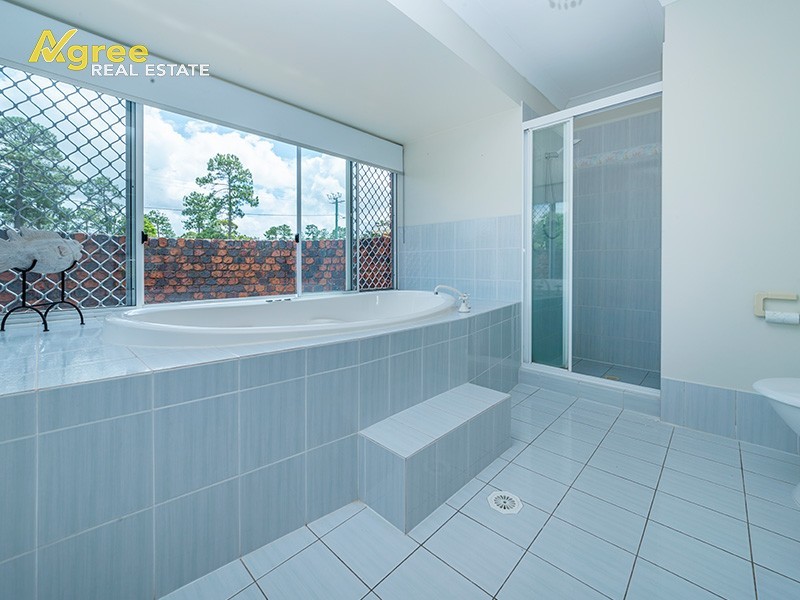 138 Relesah Drive, Ningi QLD 4511