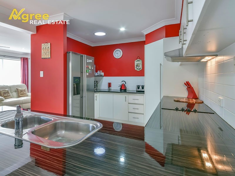 2 Yaraan Crescent, Beachmere QLD 4510