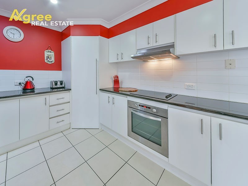2 Yaraan Crescent, Beachmere QLD 4510