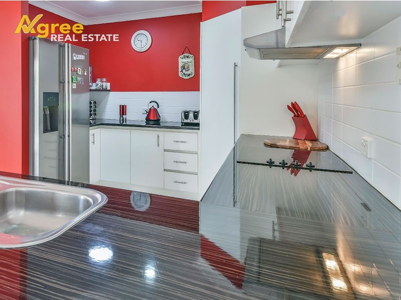 2 Yaraan Crescent, Beachmere QLD 4510