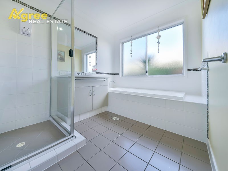 2 Yaraan Crescent, Beachmere QLD 4510