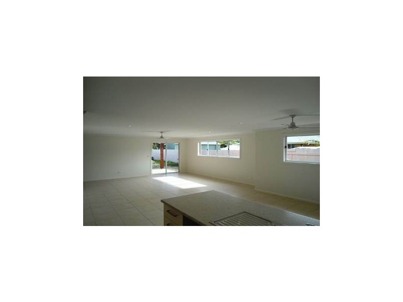 6 Sinclair Place, Ningi QLD 4511