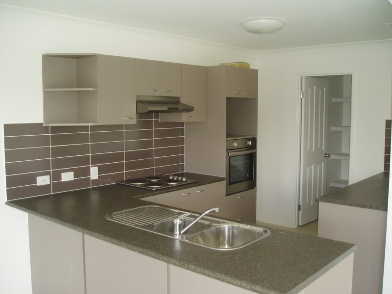 305 Bestmann Road, Sandstone Point QLD 4511