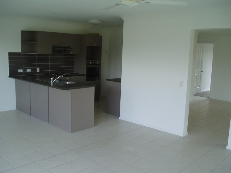 305 Bestmann Road, Sandstone Point QLD 4511