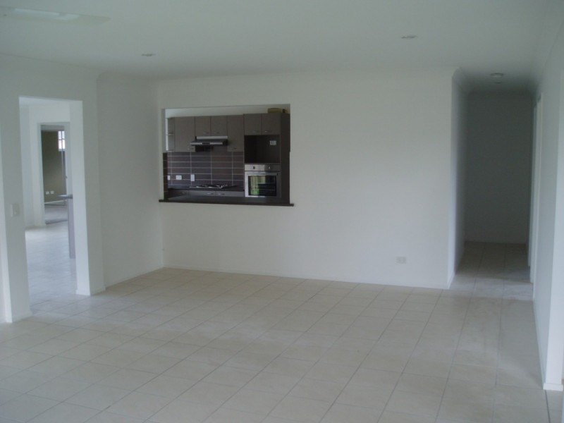 305 Bestmann Road, Sandstone Point QLD 4511