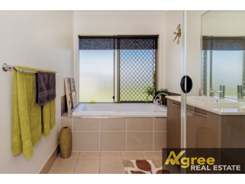 29 Gecko Place, Ningi QLD 4511