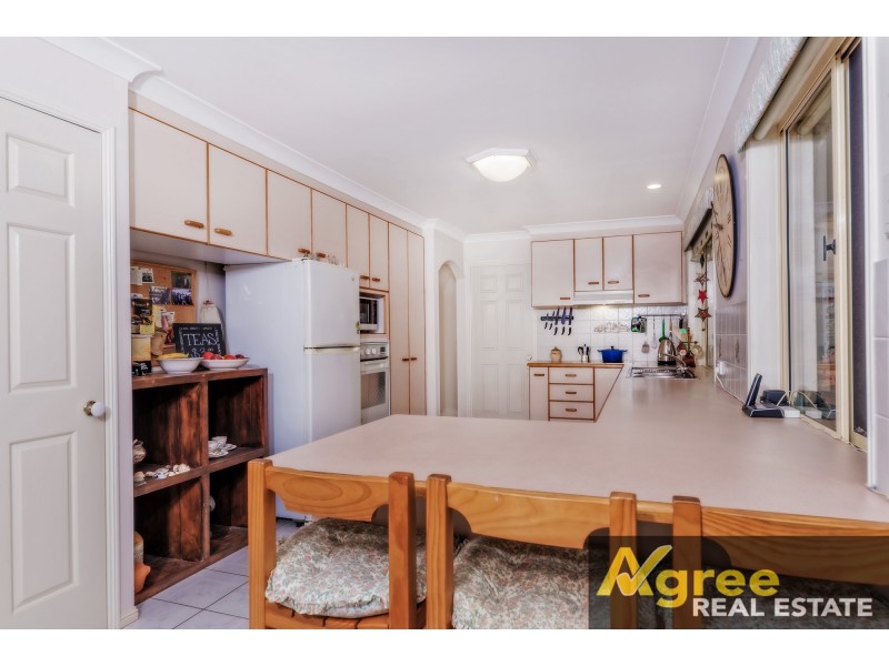 3 Trent Court, Sandstone Point QLD 4511