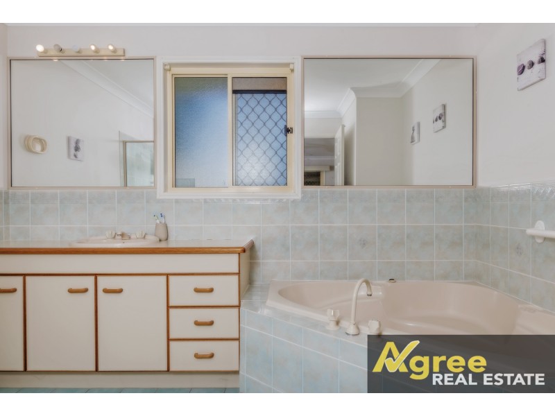 3 Trent Court, Sandstone Point QLD 4511