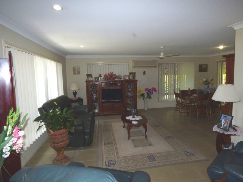 10 Honeybee Place, Ningi QLD 4511